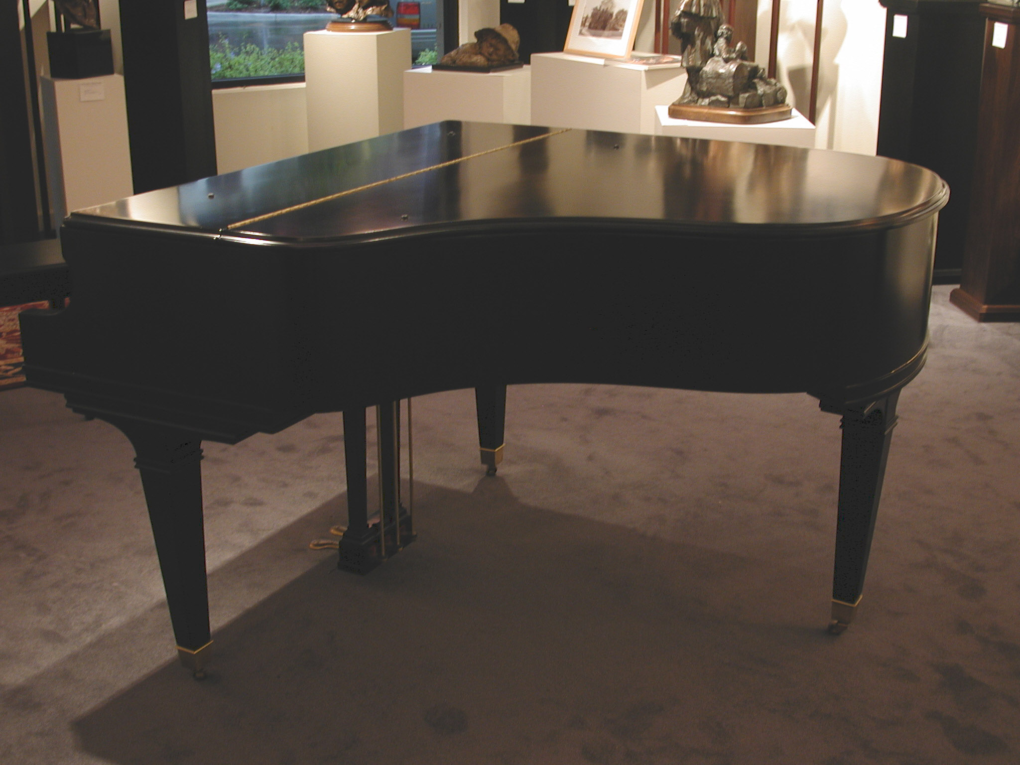 Chickering side view lid closed